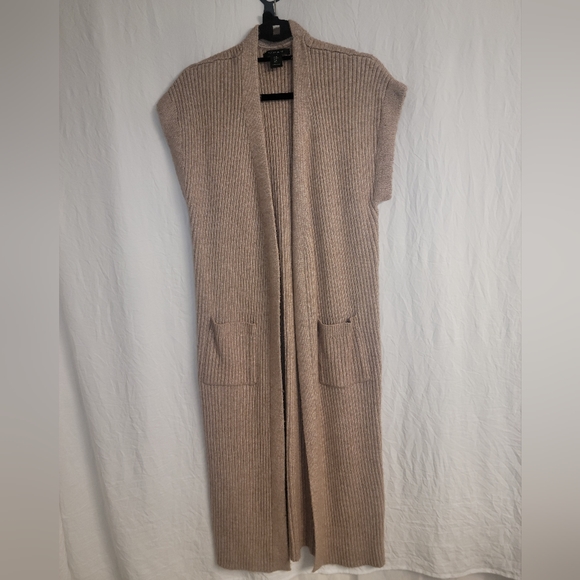 Tahari Long Sleeveless Knitted Vest (M) - Picture 1 of 4